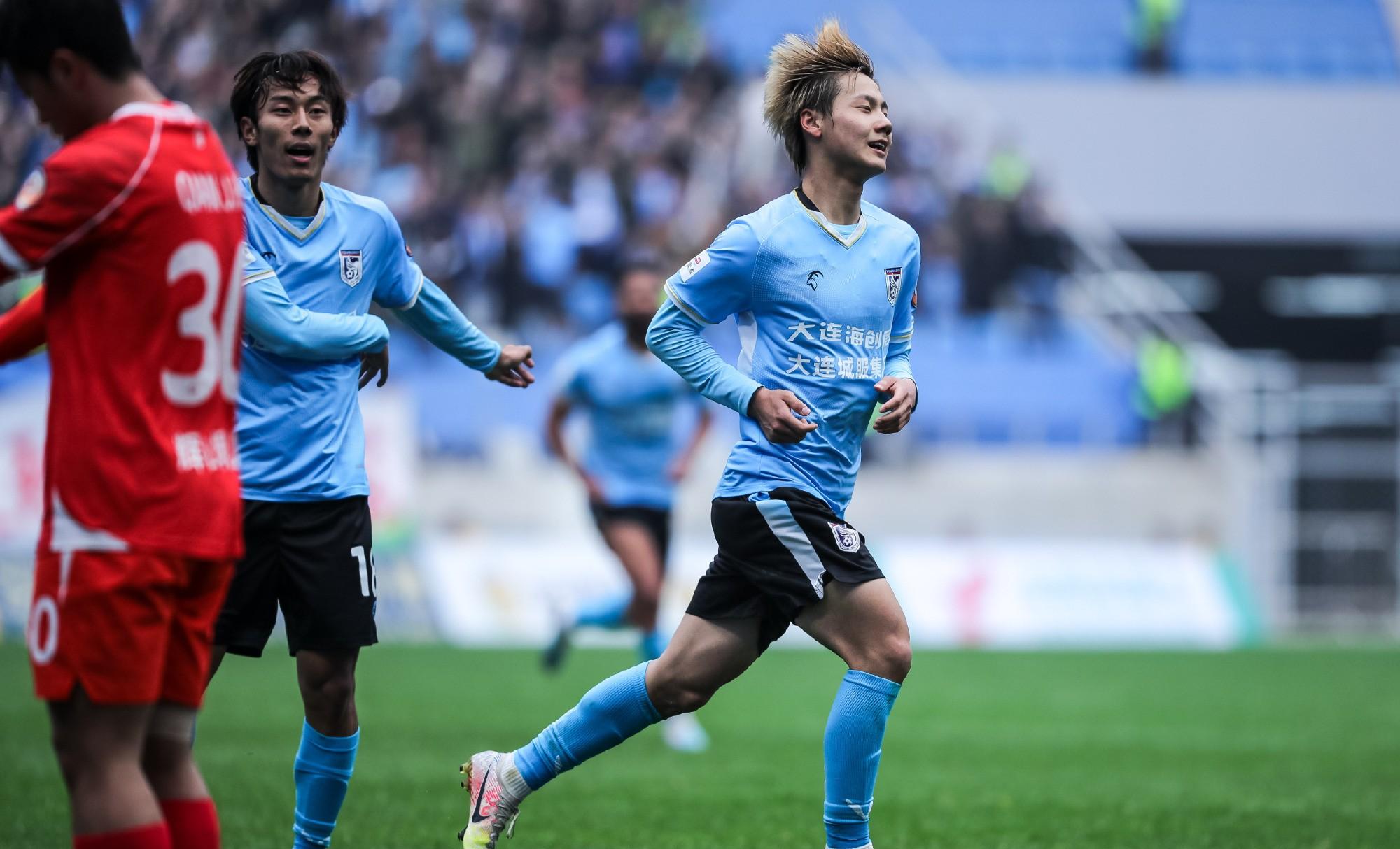 九游体育网页版登录入口-包含纵情足球！大连人与泰山队角逐擂台之争的词条