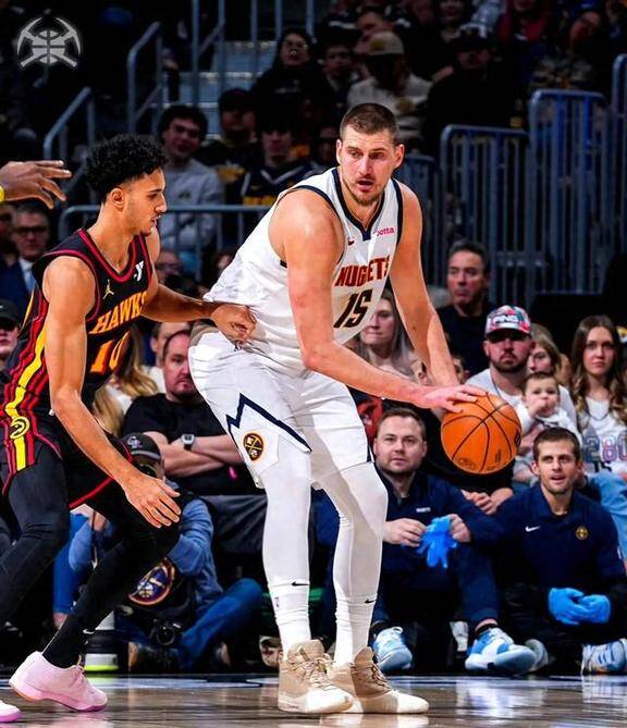 掘金主场险胜老鹰,取得两连胜 掘金主场险胜老鹰,取得两连胜