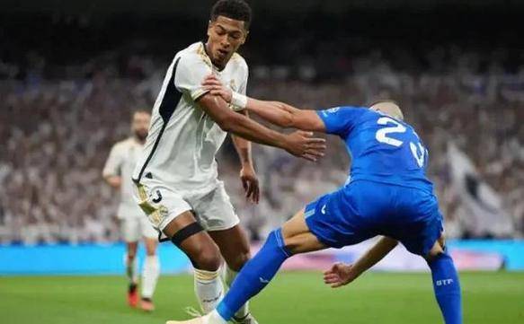 包含铁卫出战坚守防线，球队一胜走进半决赛的词条