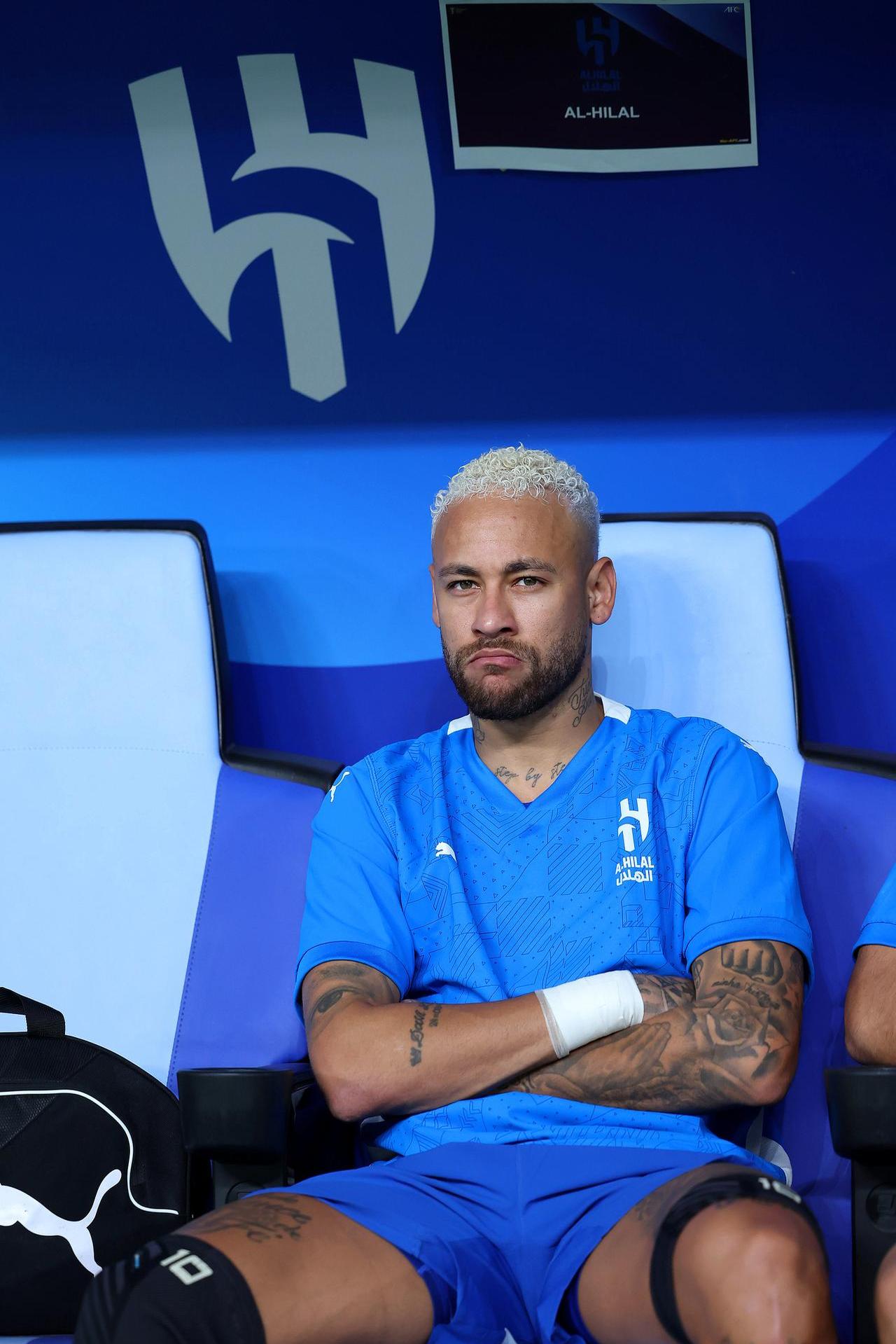 九游体育在线-巴西国家队备战世预赛，内马尔展现领袖气质的简单介绍