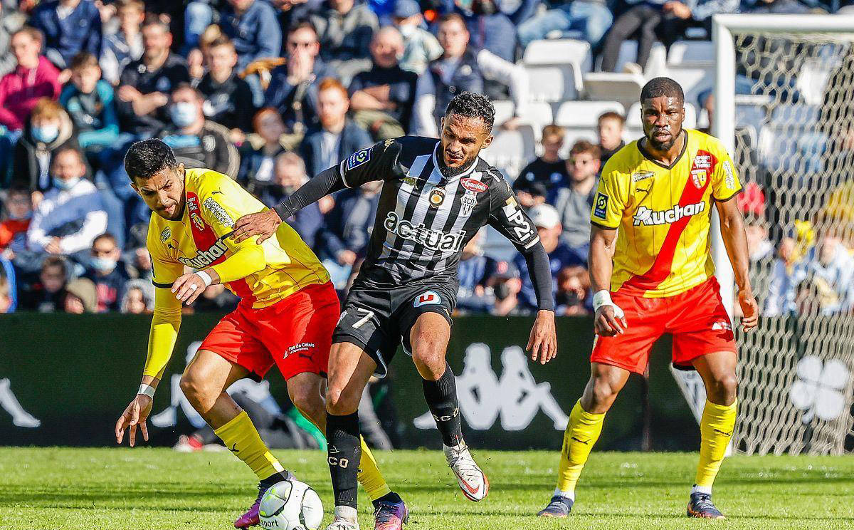 南特客场不敌雷恩,球队状态低迷难以振奋 南特客场不敌雷恩,球队状态低迷难以振奋