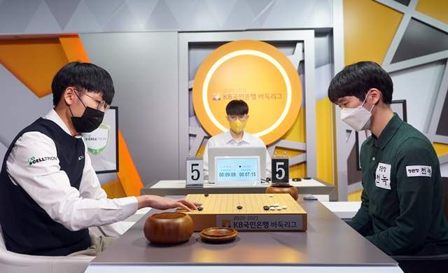 九游体育在线登录-战术布局精妙揭示教练智谋高招