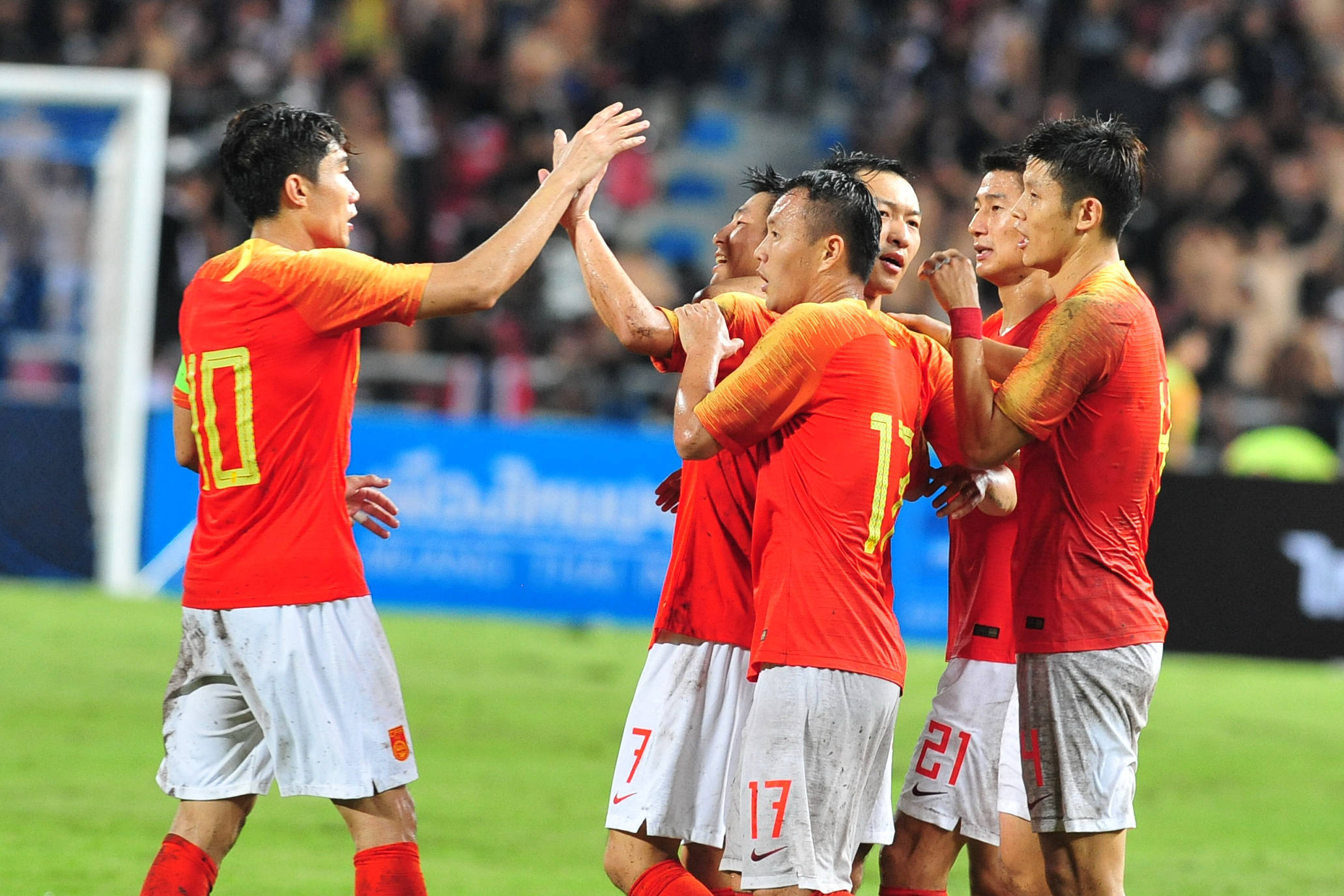 -关于中国顶级足球比赛赛事激烈展开的信息