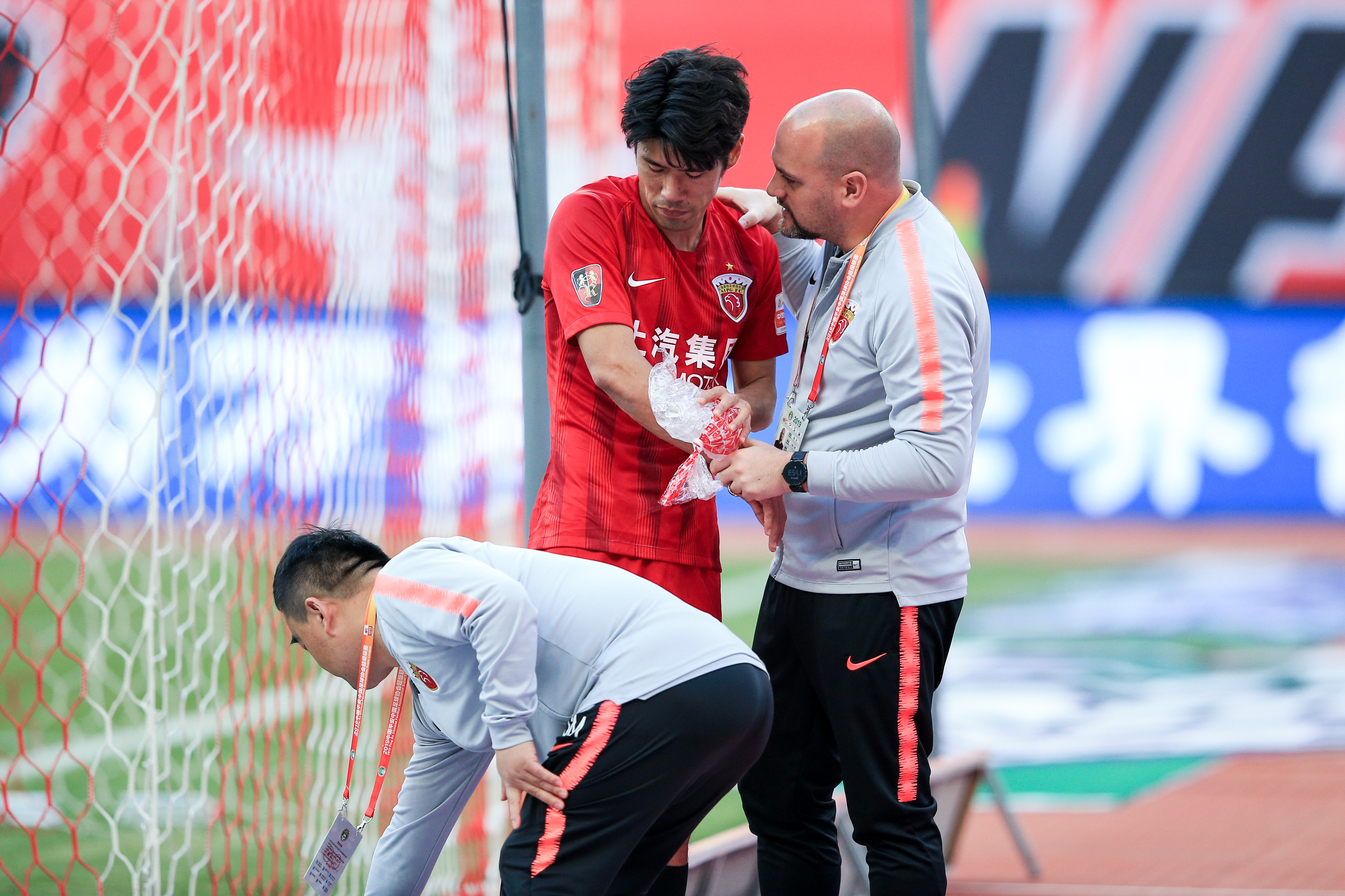 上海上港迎战广州富力,备战备受瞩目的简单介绍 上海上港迎战广州富力,备战备受瞩目的简单介绍