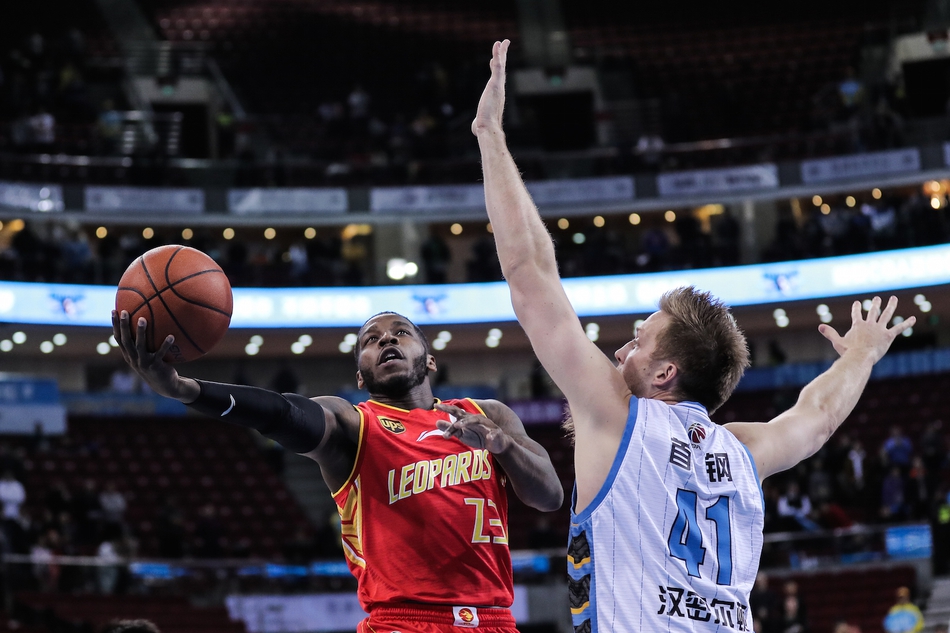 九游体育在线登录-深圳男篮客场大败，战绩一落千丈的简单介绍